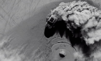 Ram Trucks ретвитнул видео Блока со смайликами смотрящих глаз и без каких-либо других комментариев.