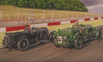 Сначала Speed Six была разработан как высокопроизводительная 6,5-литровая версия с двумя карбюраторами SU, более высокой степенью сжатия и новым распределительным валом, повышающим мощность рядного шестицилиндрового двигателя со 147 до 180 л.с. Автом