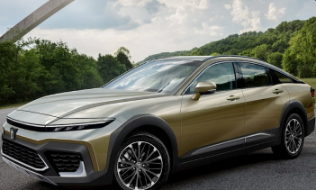 Согласно информации от Creative 311, новый Crown имеет размеры около 492 см в длину, 184 см в ширину и 154 см в высоту. Неудивительно, что самая заметная разница между ним и Avalon заключается в высоте, где Crown примерно на 10 см выше. Это, безуслов