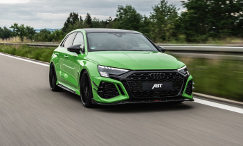 Поздоровайтесь с ABT RS3-R Sportback, специальным выпуском из 200 единиц. ABT берет уже мощный пятицилиндровый двигатель и добавляет фирменное улучшение производительности Power R, интеркулер и блок управления двигателем. В результате получается 500 