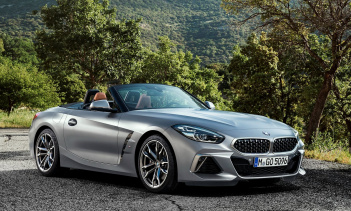 Согласно блогу BMW, это может скоро измениться. В издании утверждается, что Z4 M40i, оснащенный 3,0-литровым рядным шестицилиндровым двигателем, может получить опцию механики на некоторых рынках. По слухам, этот вариант находится в стадии «активного 
