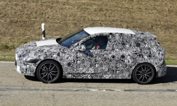 В своем промежуточном обновлении премиальный хэтчбек BMW получит набор внутренних и внешних настроек. Наша последняя партия шпионских снимков показывает больше о первом, показывая, что хот-хэтч M135i получит новые четыре выхлопные трубы, более широку