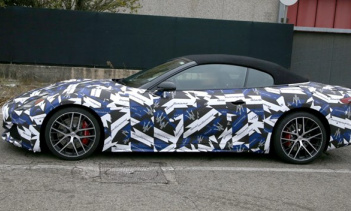 Мы впервые видим новый GranCabrio на дорожных испытаниях, но минимальный камуфляж говорит о том, что он близок к завершению. GranCabrio будет иметь много общих технологий и дизайна с купе, с основным отличием в форме складной крыши из ткани.