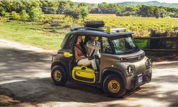 Самый очевидный визуальный признак того, что вы смотрите на версию Buggy, — это удаление дверей Ami в пользу металлических труб. Также имеется съемный мягкий верх — дань уважения Citroen Mehari, — который можно свернуть и хранить за двумя сиденьями. 