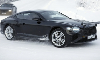 На первый взгляд этот Continental GT, проходящий холодные зимние испытания, очень похож на нынешний автомобиль. Предыдущая модель второго поколения была обновлена в середине цикла в 2015 году и получила новую решетку радиатора, передний и задний бамп