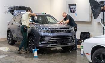 107254 Оклейка пленкой и черный полиуретан на крышу Exeed LX