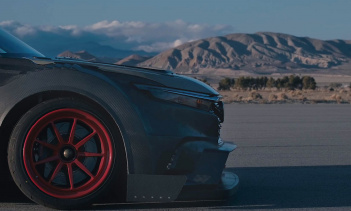 Honda пока не говорит, что находится под капотом, но стандартный CR-V Hybrid оснащен 2,0-литровым четырехцилиндровым двигателем с циклом Аткинсона, поддерживаемым парой электродвигателей, общей мощностью 204 лошадиных силы и 334 Нм крутящего момента.