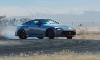 Недавно анонсированный Nissan Z Nismo публично появится в следующем месяце, вероятно, впервые, на 36-м ежегодном автомобильном конгрессе ZCCA Z, более известном как ZCON.