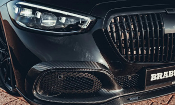 Вся эта мощность передается через девятиступенчатую автоматическую коробку передач на все четыре колеса, а, чтобы пассажиры и прохожие знали о чудовищной силовой установке Brabus 850, имеется новая высокопроизводительная выхлопная система.