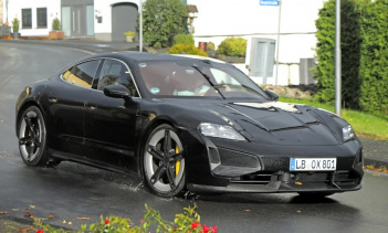 С момента его запуска в 2019 году мы стали свидетелями появления новых конкурентов, способных бросить вызов Taycan, в том числе обновленной Tesla Model S, Mercedes EQE, совершенно нового Lotus Emeya и впечатляющего Lucid Air, который, к сожалению, ещ