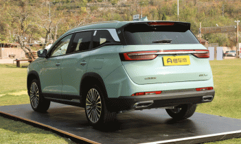 Для справки: Jetour X90 Plus 2024 года имеет размеры 4858/1925/1780 мм при колесной базе 2850 мм.