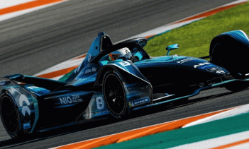 Это не первый раз, когда гонка Формулы E проводится в Китае. Первая гонка Формулы Е под контролем FIA прошла в сентябре 2014 года в Пекине. С тех пор китайские любители автогонок видели семь гонок на электрических формулах, организованных в Пекине, Х