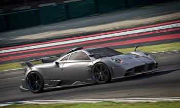 Pagani Huayra жива! Представлена новая версия кабриолета