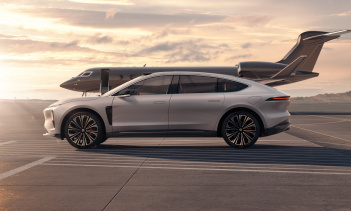 Новый электрический седан оснащен зарядкой напряжением 900 В. Точнее, архитектура 925 HV — первая в мире, по словам Nio. Он также поддерживает зарядку мощностью 600 кВт и пиковым зарядным током 765.