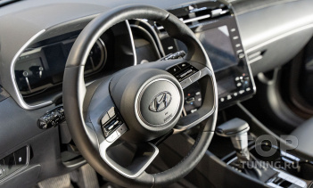 Защитная оклейка глянцевых панелей и экрана мультимедиа Хендай Таксон под ключ