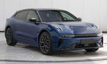 В отличие от своего предшественника, обновленный вариант получил дополнительный пакет LFP. Zeekr также не предложил версию с аккумулятором емкостью 140 кВтч, намекнув, что он не будет доступен на обновленном 001.