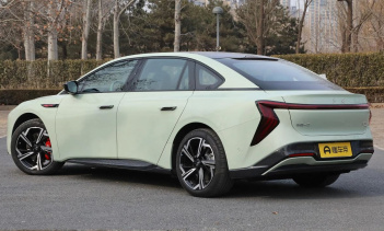 Кроме того, потребители могут выбрать один из шести цветов кузова: зеленый, фиолетовый, серебристый, серый, белый и черный.