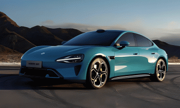 Двигатель SU7 RWD имеет максимальную мощность 220 кВт и крутящий момент 400 Нм. Его заднеприводная конфигурация обеспечивает впечатляющее ускорение, разгоняясь до 100 км/ч всего за 5,28 секунды. Версия Xiaomi SU7 RWD имеет элегантный аэродинамический