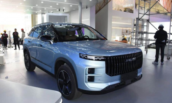 Стоит отметить, что в апреле в Малайзии начнётся приём заказов на Jaecoo J7. Он будет доступен как с передним, так и с полным приводом на выбор потребителей. Первую партию планируют доставить малазийским покупателям в третьем квартале этого года.