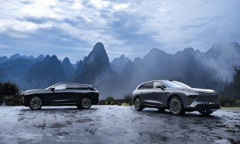 Из-за этого их часто критикуют, так как автомобили имеют меры безопасности, разработанные специально для тестов.