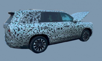 Интерьер Tank 800 не сравнится с Cullinan по уровню роскоши, как и в предыдущих моделях танков, таких как 500. Новинкой является то, что это будет первый Tank с трёхрядной рассадкой 2+2+2. Предполагается, что на предыдущих шпионских снимках была изоб