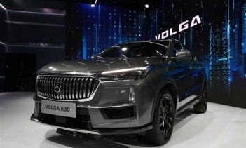 Среднеразмерный седан C40 создан на базе второго поколения Changan Raeton Plus, которое впервые поступило в продажу в 2023 году. Размеры Raeton Plus составляют 4800, 1820 и 1480 мм (д/ш/в), а колесная база — 2770 мм.