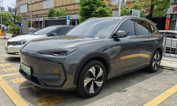 Продажи начались 3 августа, и за первые 20 дней было продано более 10 000 единиц. К 26 августа совокупный объём продаж превысил 12 000 штук, что говорит о высоком спросе на эту модель.