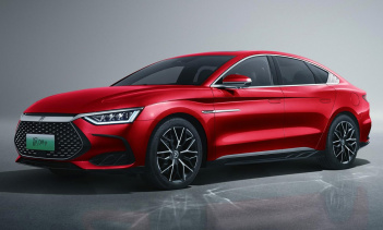 Новый гибридный седан 2025 BYD Han DM-i с подключаемым модулем уже поступил к дилерам в Китае