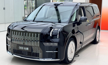 Zeekr потребовалось 115 дней, чтобы доставить указанное количество этих MPV по цене 789 000 юаней (10,15 млн рублей).