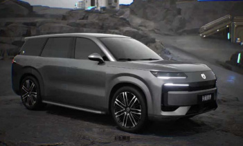 Передняя панель автомобиля имеет множество линий, в центре расположен логотип Denza. На крыше установлен лидар, а внешние боковые зеркала выполнены в плоском дизайне, который, вероятно, станет цифровым. Очертания кузова сбоку — квадратные, дверные ру