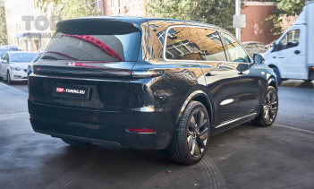 Тюнинг LiXiang L9 2024 – установка эластичных черных брызговиков