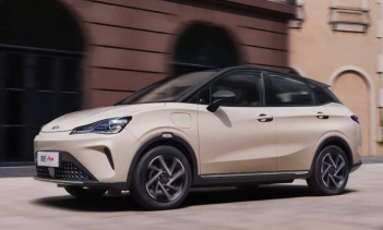 Однако затем компания решила выйти на более высокий уровень рынка и выпустила технически продвинутые модели с повышенной ценой. Сейчас в её модельном ряду шесть автомобилей: Neta Aya (Neta V II), Neta X, Neta GT, Neta L, Neta S и Neta S Hunting.