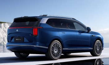 Hyptec HL оснащён скрытой интерактивной световой панелью в передней части. Он имеет двухмоторный двигатель 4WD и платформу 800V.