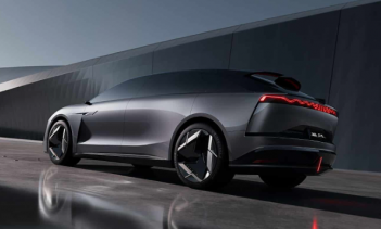 Запас хода электрокара благодаря твердотельному аккумулятору составит до 1500 км. Автомобиль также получит двухкамерную пневмоподвеску и систему амортизации CDC.