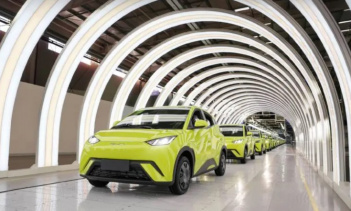 Этот автомобиль был выпущен в апреле 2023 года, и с тех пор прошло два года и два месяца.