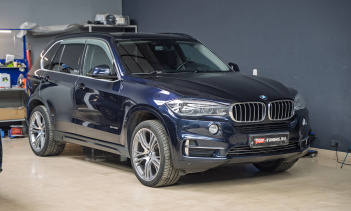 Установка автоматической системы ароматизации и ионизации салона BMW X5 F15