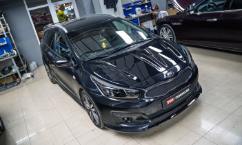 110278 Тюнинг-модернизация Kia Ceed II – спортивный капот GTR с жабрами