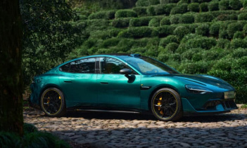 По информации СМИ, на отечественном рынке модель будет представлена под названием YU7 GT. Отличительные черты кроссовера — широкие колёсные арки и характерная красно-белая камуфляжная расцветка.