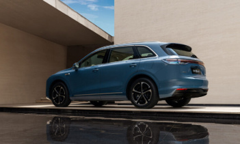 Стоимость автомобиля начинается от 159 800 юаней (1,88 млн рублей). Модель оснащена кабиной на базе HarmonyOS и усовершенствованной системой помощи водителю.