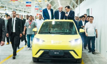 9 октября с конвейера завода по производству легковых автомобилей в бразильском Камасари официально сошёл 14-миллионный новый энергетический автомобиль BYD