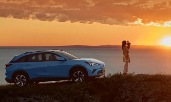 Компания BAIC начинает предварительную продажу Arcfox Alpha T5 в линейке EREV по цене от 17 300 долларов США