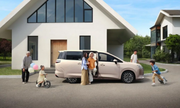 Xingguang 730 — совершенно новая модель для Wuling. Она построена на платформе Tianyu и оснащена технологиями Lingxi Power 3.0 и Shenlian Battery, а также предлагает более 50 конфигураций использования масла и электричества.