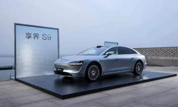 Несмотря на обновление, седан сохранил общий силуэт предшественника. Передняя панель осталась в стиле «универсальных фар», но появились новая эмблема бренда «Звезда Вселенной» и фары «Бриллиант Стар Ривер», которые придают автомобилю индивидуальность