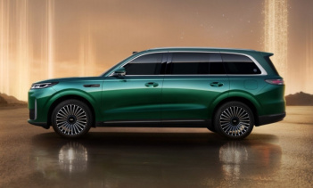 30 октября на рынке Китая официально появился внедорожник Chery Fulwin T11, который расширяет модельный ряд