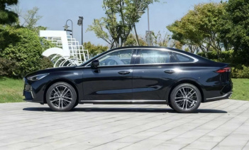 Компания Geely объявила о начале предварительных продаж седана Emgrand пятого поколения