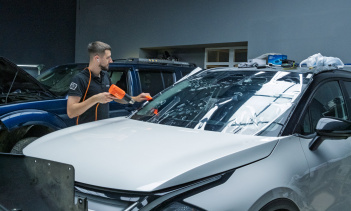 110597 Оклейка лобового стекла Kia Sportage 2022 защитной пленкой