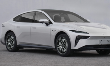 Информация об этом появилась после того, как компания подала соответствующие документы в Министерство промышленности и информационных технологий (MIIT).