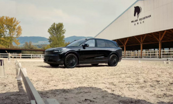 На автосалоне в Гуанчжоу в 2025 году был представлен полноразмерный кроссовер Onvo L90 Black Knight Edition