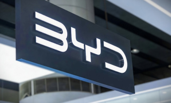 BYD сообщает о снижении продаж на 5,25% в ноябре, президент отвечает новыми технологическими планами