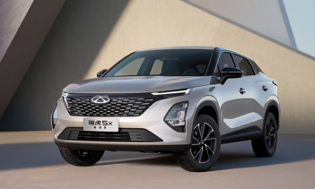 Этот автомобиль пополняет серию Tiggo 5 и отличается современным дизайном.